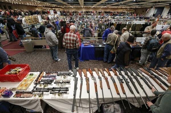 Hutchinson Gun & Knife Show